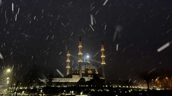 Hava sıcaklığı sıfırın altına düştü... Edirne'de kar yağışı başladı