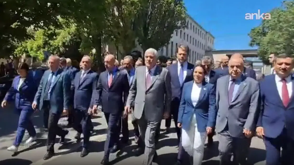Dervişoğlu, şehit er yakınları ve gazilerin eylemine destek için TBMM'den Güvenpark'a yürüdü
