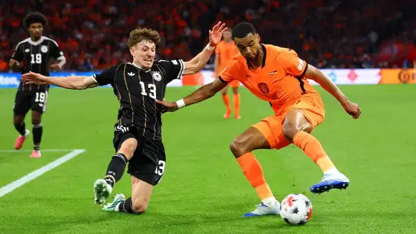 Hollanda, Almanya karşısında puanı 90+2'de kurtardı!