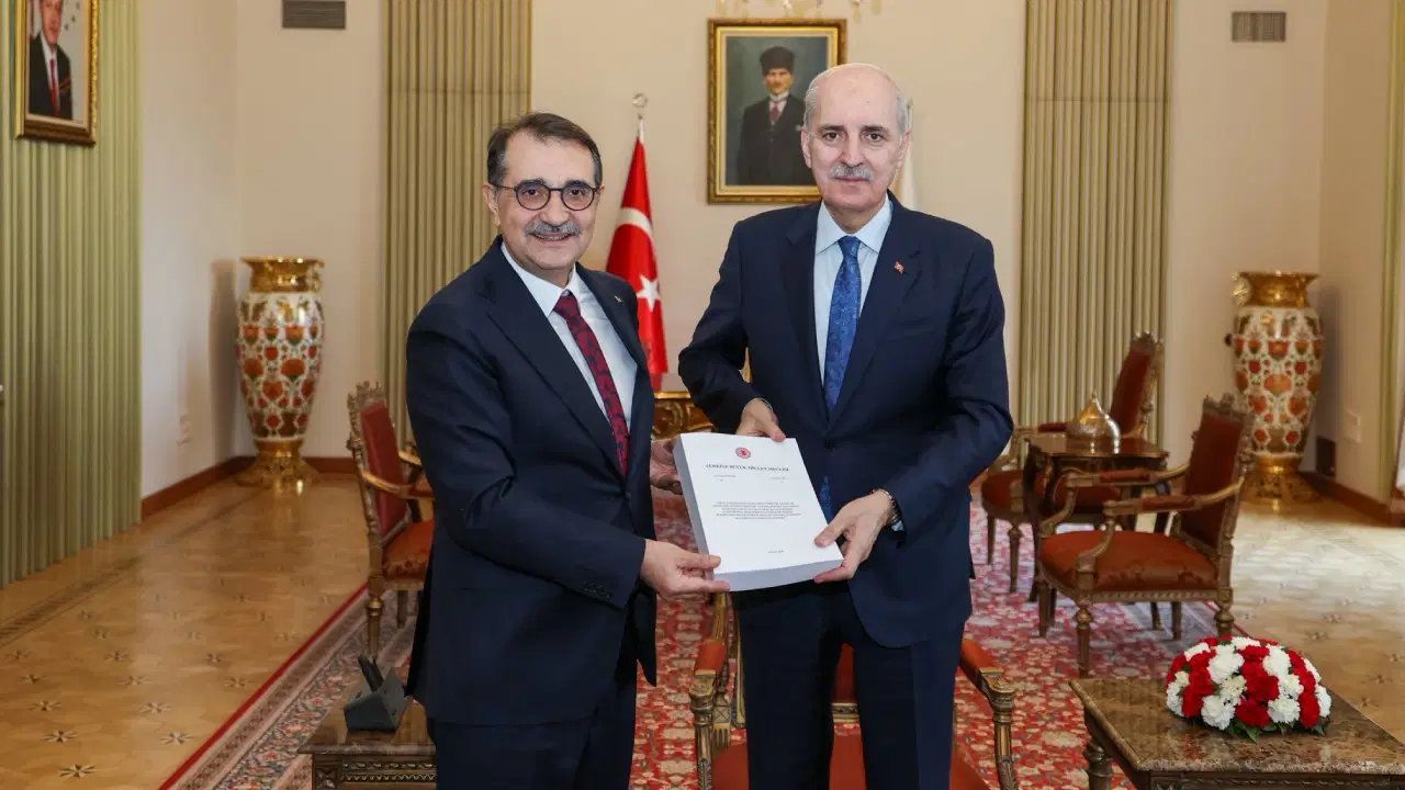 Yapay Zeka Araştırma Komisyonu'nun hazırladığı rapor, TBMM Başkanı Numan Kurtulmuş'a sunuldu