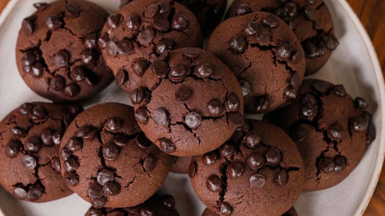 Çay saatlerinin vazgeçilmezi: Pratik Çikolatalı Kurabiye