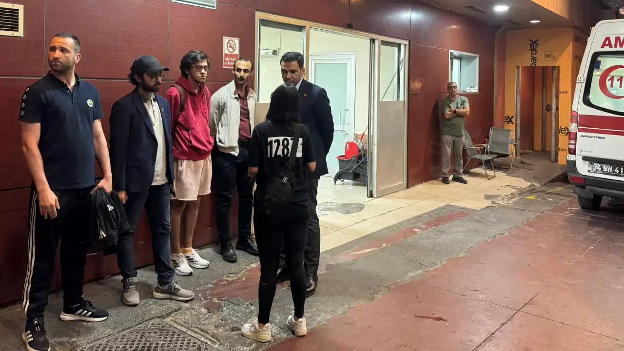 Cem Aydın'dan Saraçhane'de yaralanan genci hastanede ziyaret etti 