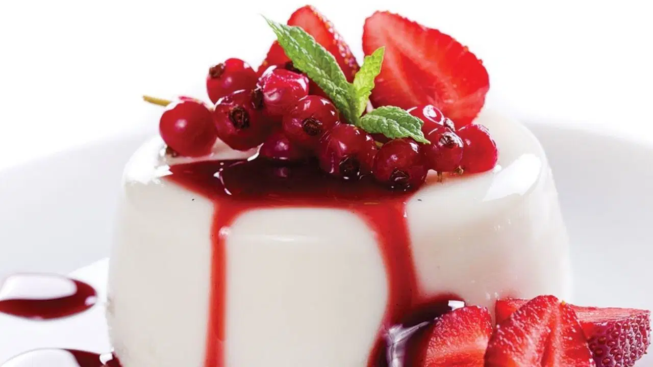 Hafifliğiyle mest eden enfes İtalyan lezzeti: MasterChef panna cotta tarifi