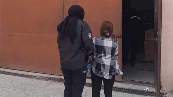 18 yıl 9 ay hapis cezası bulunan kadın yakalandı