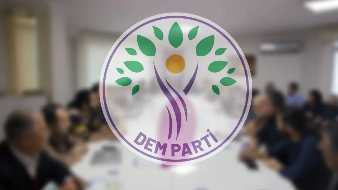 Son dakika... DEM Parti'den 'Öcalan' vurgulu 'Suriye' açıklaması: 'Ankara'da yapıcı, Suriye'de yıkıcı olunamaz!'