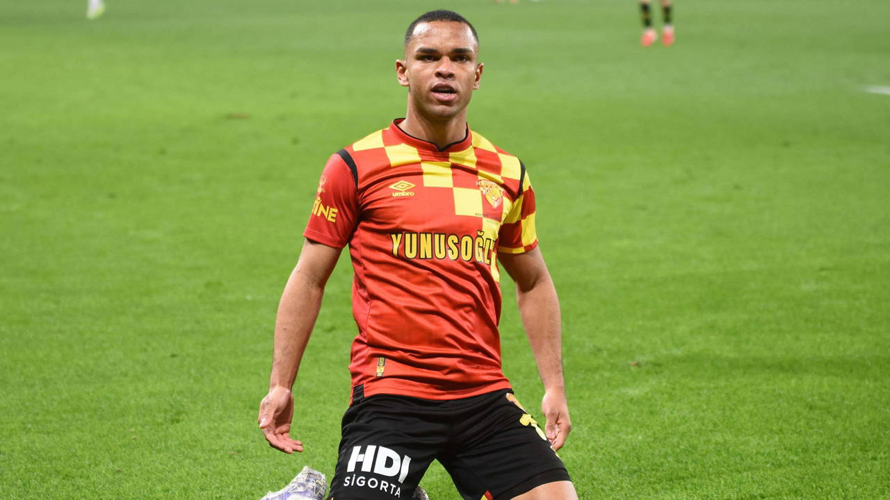Göztepe, Juan Silva'yı Kadrosunda Tutuyor! Kasımpaşa Maçı Sonrası Transfer Detayları
