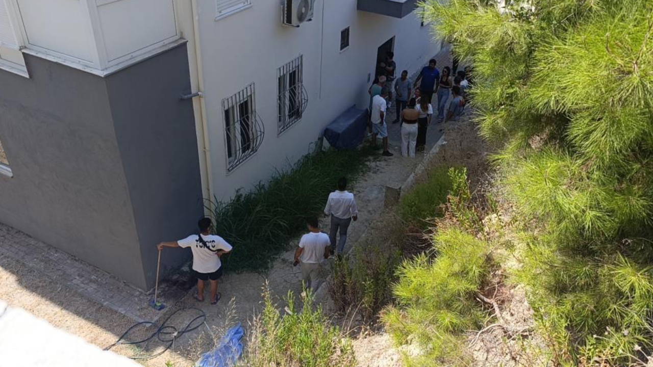 Evde unuttuğu anahtar sonu oldu: Çatıdan balkona hortumla inmek isterken hayatını kaybetti