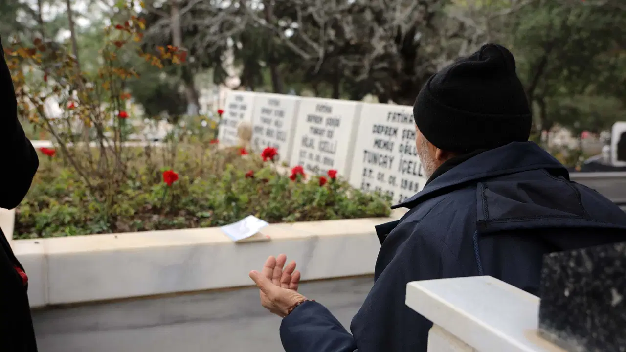 Oğlu, hamile gelini ve 2 torununu kaybeden baba: 'Mezarlık evimiz oldu'