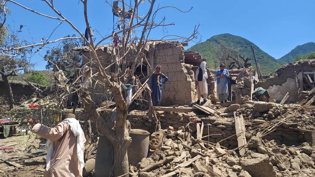 Pakistan'dan Afganistan'a peş peşe hava saldırısı