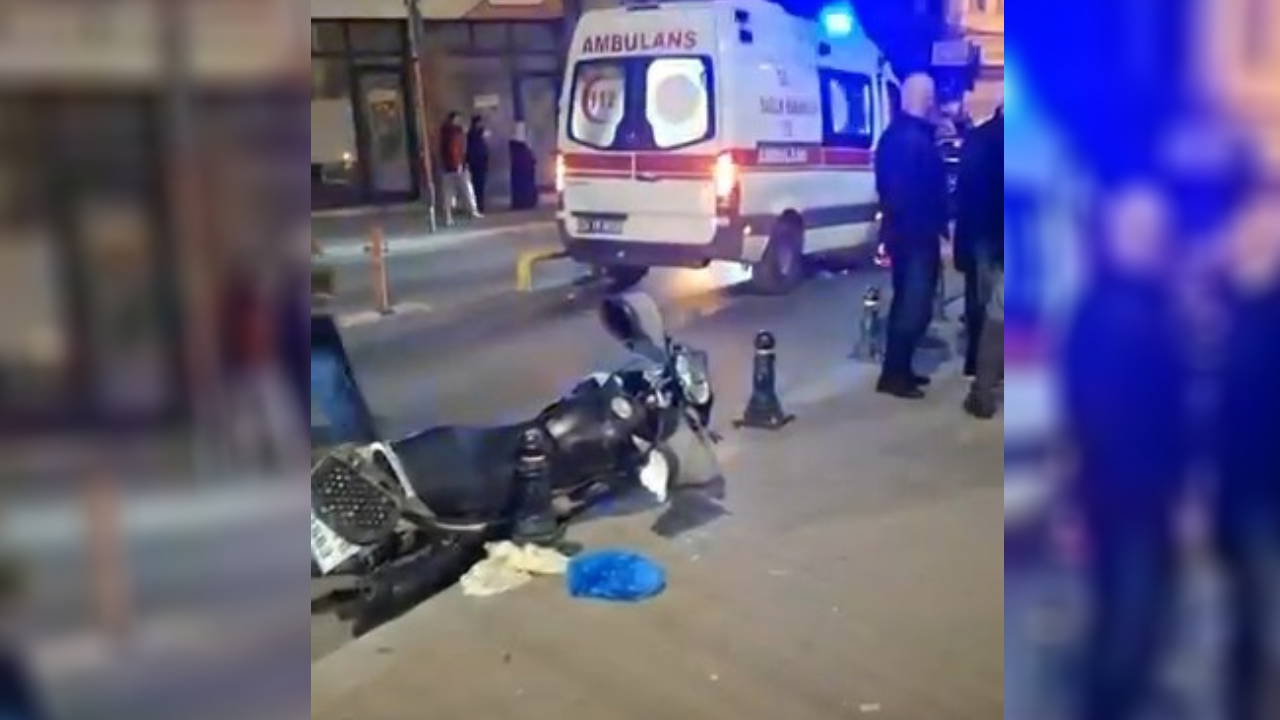 Fatih'te ambulans ile çarpışan motosikletin sürücüsü hayatını kaybetti: Kaza anı kamerada