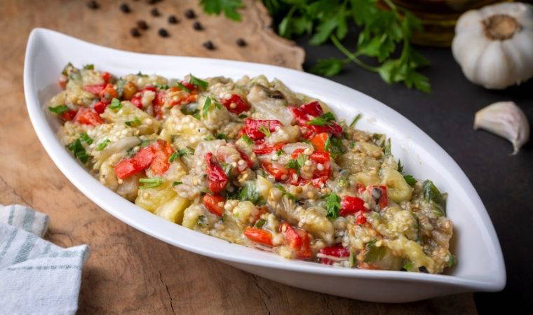 Közlenmiş patlıcan salatası tarifi