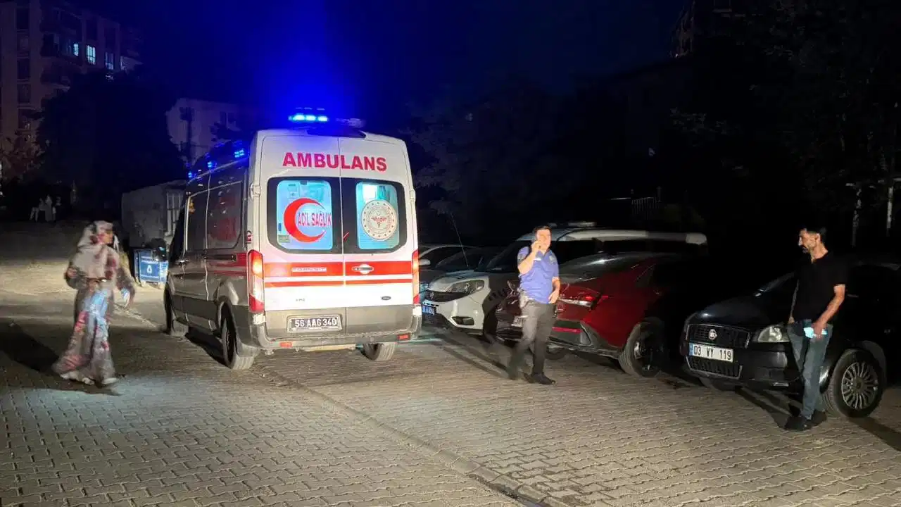 Siirt’te Polis Lojmanında Yangın: 13 Kişi Hastaneye Kaldırıldı!