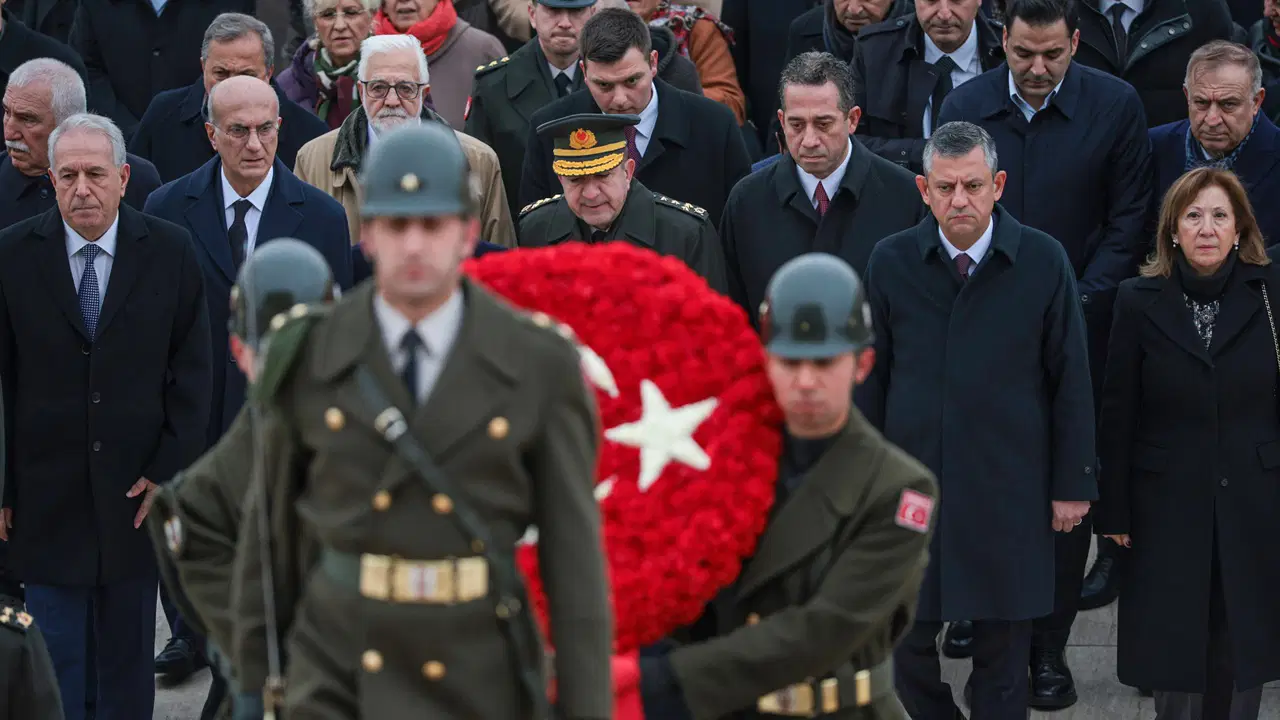 2. Cumhurbaşkanı İnönü için ölümünün 52. yıldönümünde Anıtkabir'de tören düzenlendi: Lozan kahramanı anıldı