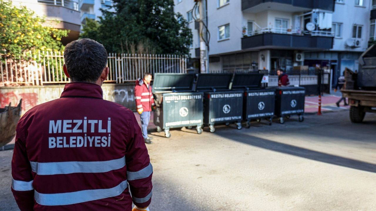 Mezitli Belediyesi’nden çevre dostu ve ekonomik çözüm: Çöp konteynerlerine bakım seferberliği