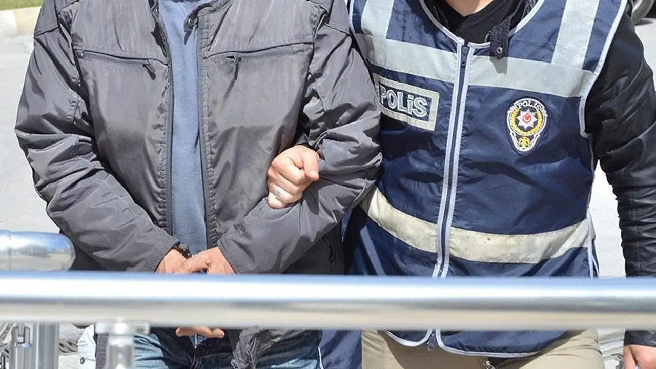 Ankara'da 5 eğlence mekanına operasyon: 19 yabancı uyruklu sınır dışı edilecek