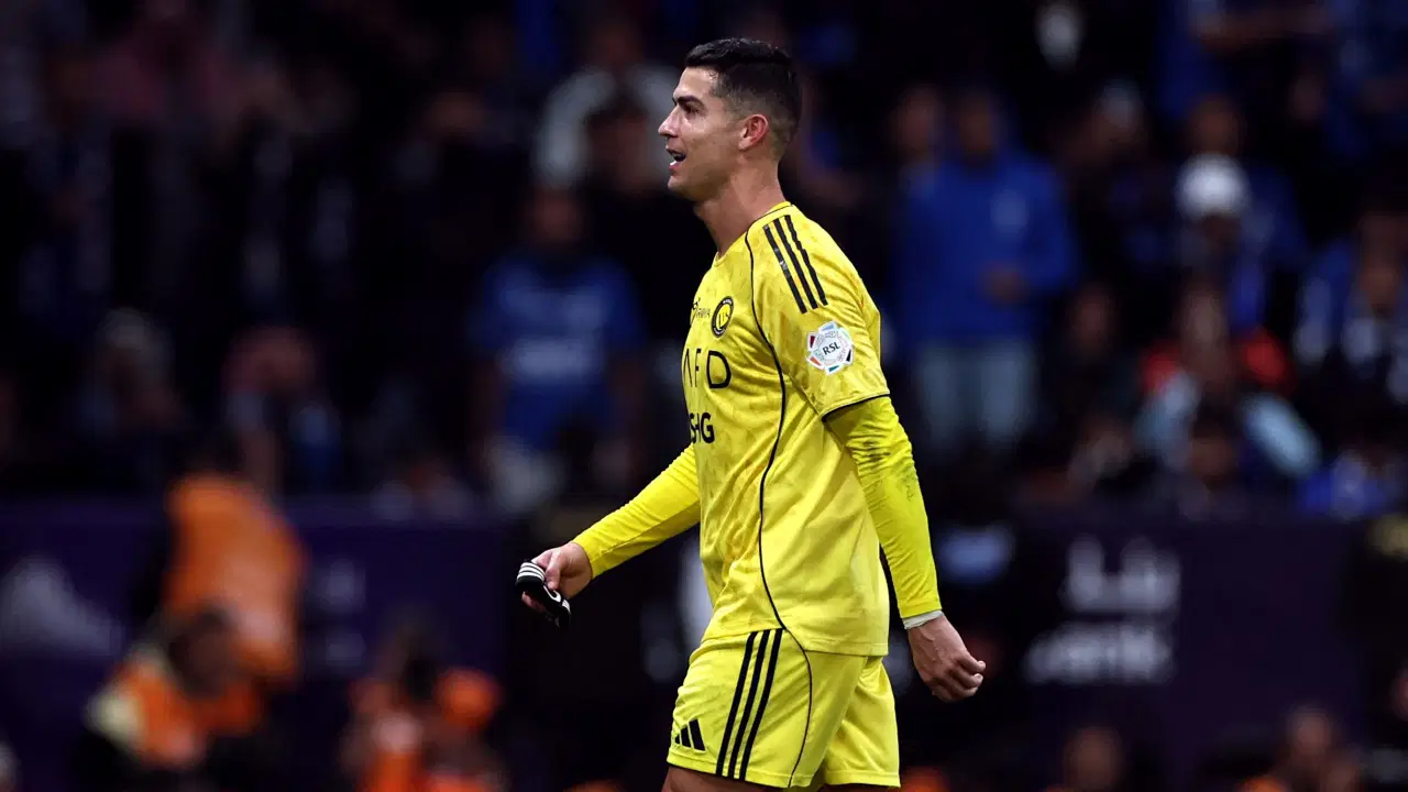 Cristiano Ronaldo'nun golü yetmedi: Al Hilal, 10 kişi kalan Al Nassr'ı devirdi!