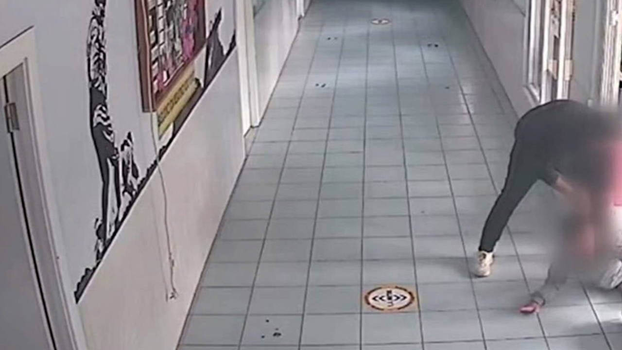 Çocuğa şiddet uygulayan öğretmen terfi aldı: Anne isyan etti!