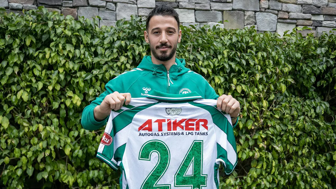 Konyaspor'a imza attı... Trabzonspor ayrılığı duyurdu!