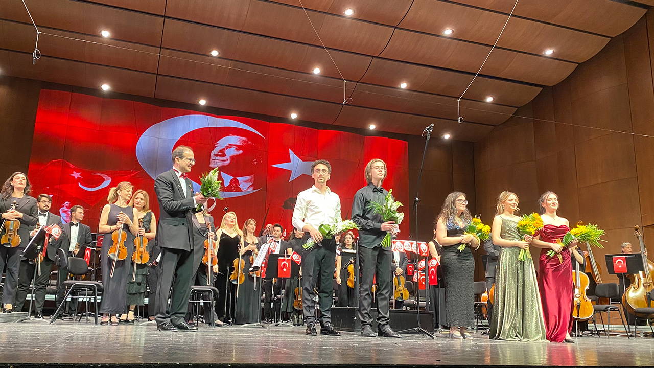 19 Mayıs konserlerinde sahne gençlerin