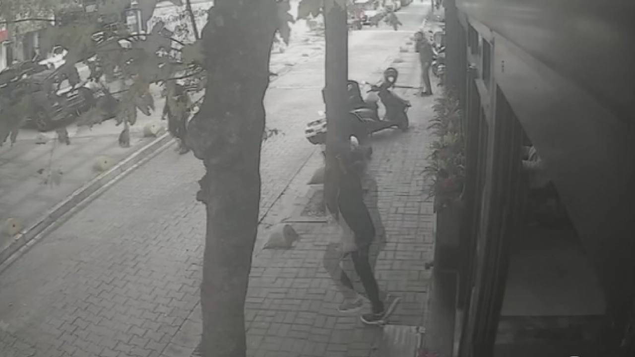 O anlar saniye saniye kaydedildi... İstanbul'da kedi besleyen iş insanına saldırı!