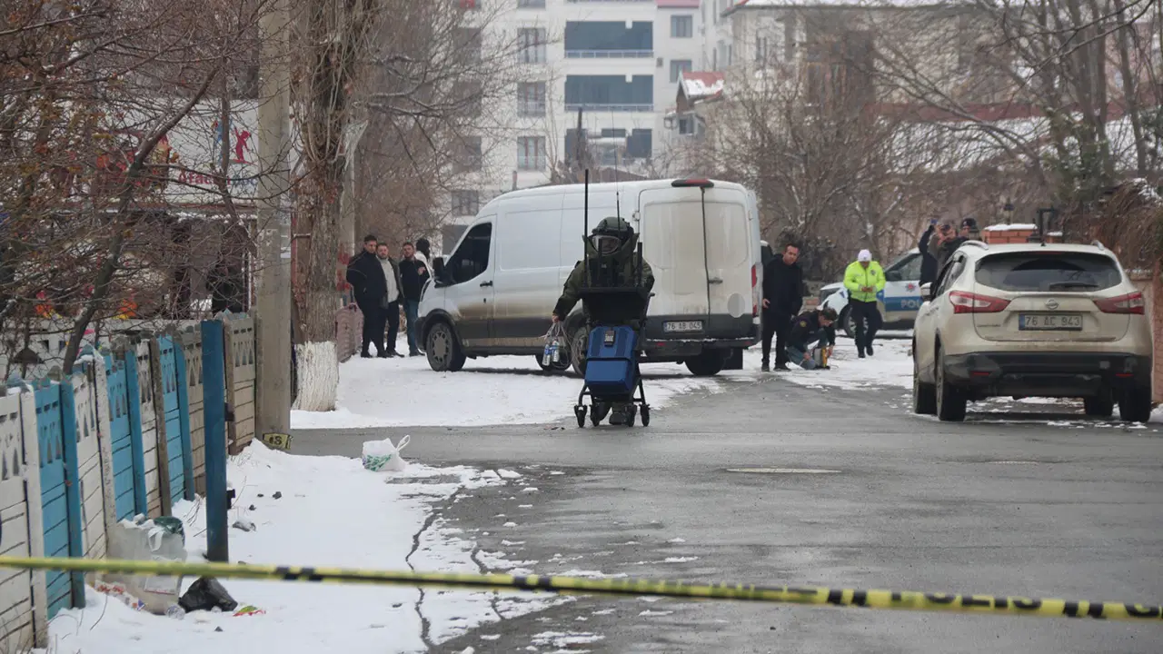 Şüpheli çanta kontrollü şekilde patlatıldı: İnceleme başlatıldı