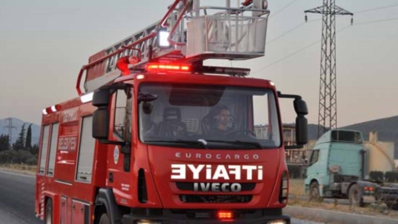 Düzce’de kauçuk fabrikasında baca yangını