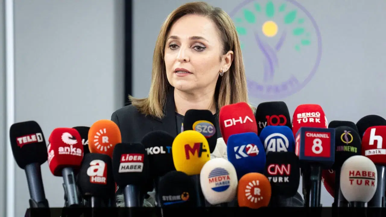 Son dakika... DEM Parti Sözcüsü Ayşegül Doğan tarih verdi: 'Çerçeve yasada zamanlamaya dair mutabakat sağlandı'