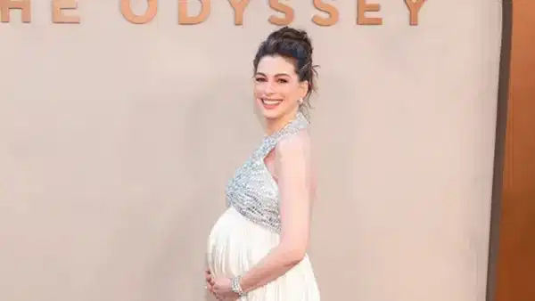 Anne Hathaway’den 43 yaşında sürpriz hamilelik itirafı: 'Hamile kız kardeşlerim her an güçlü ve zarif gözükmek zorunda değilsiniz'