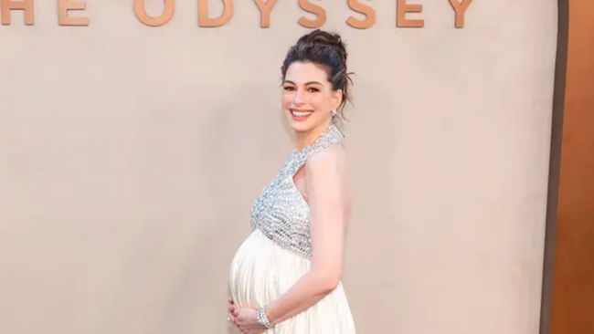 Anne Hathaway’den 43 yaşında sürpriz hamilelik itirafı