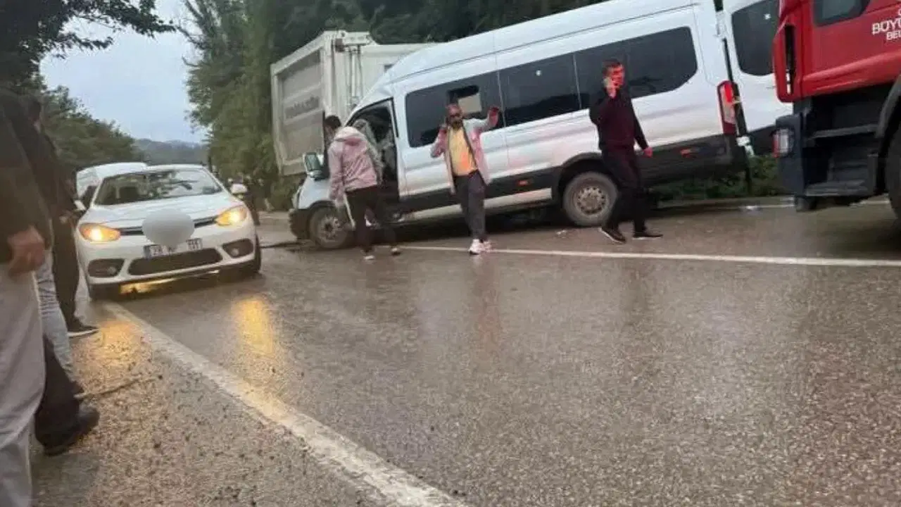 Ordu’da feci kaza: Yolcu minibüsü kamyonla çarpıştı... Ölü ve yaralılar var