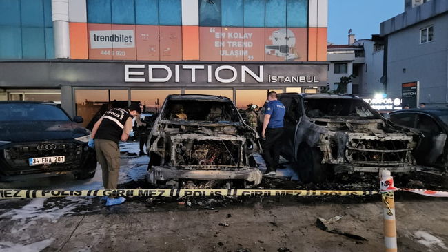 Bakırköy'de oto galeride 'kundaklama' şüphesi