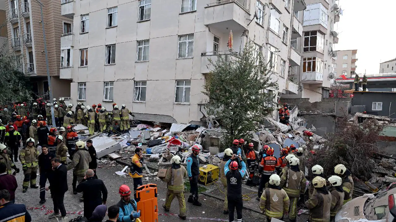Maltepe'de çöken binada ölü veya yaralı var mı? Bina kaç yıllık, neden çöktü?
