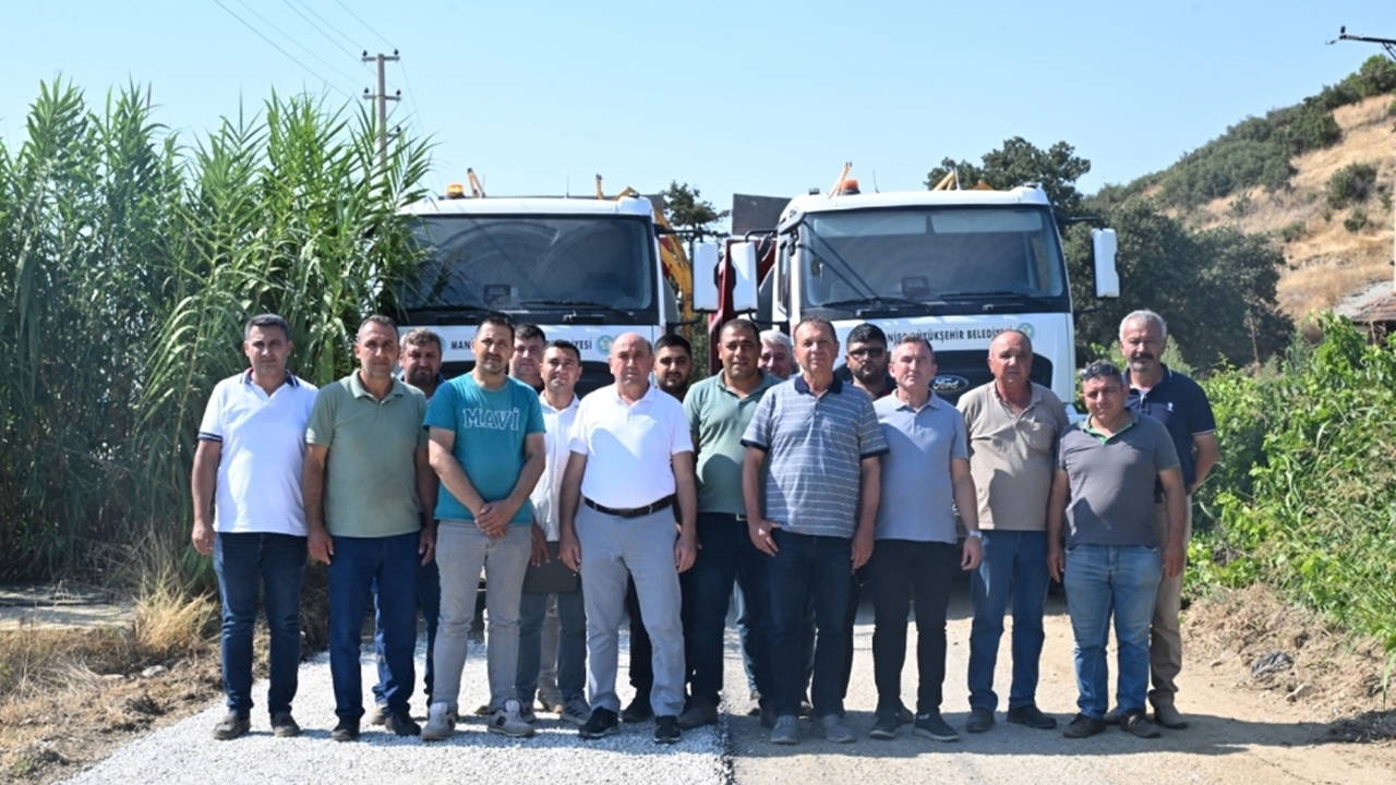 Sarıgöl’de üzüm hasadı öncesi üreticilerin yolu yenileniyor