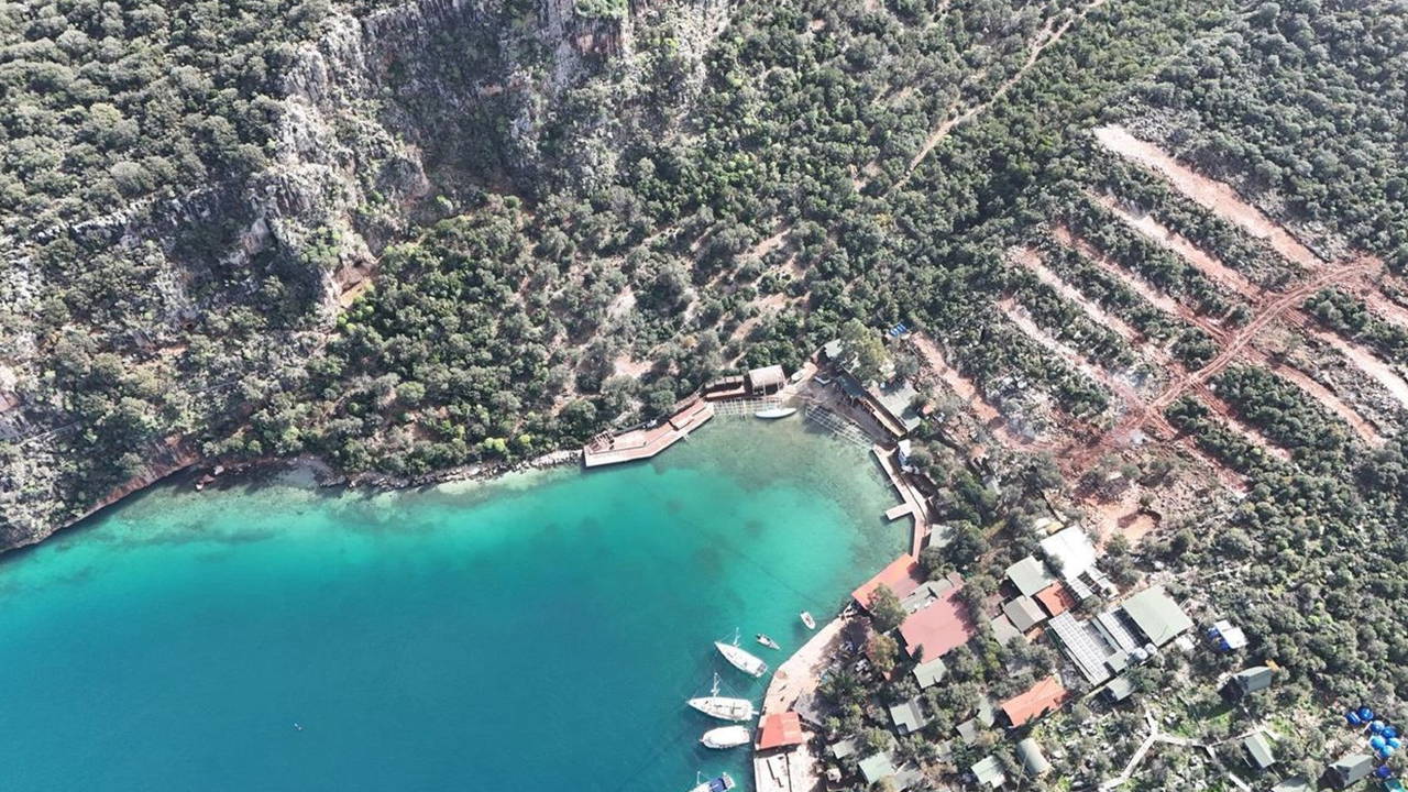 Eski bakanın kiraladığı araziye ulaşmak için yol açılmasına izin verildi: Kaş’ta talana devam!
