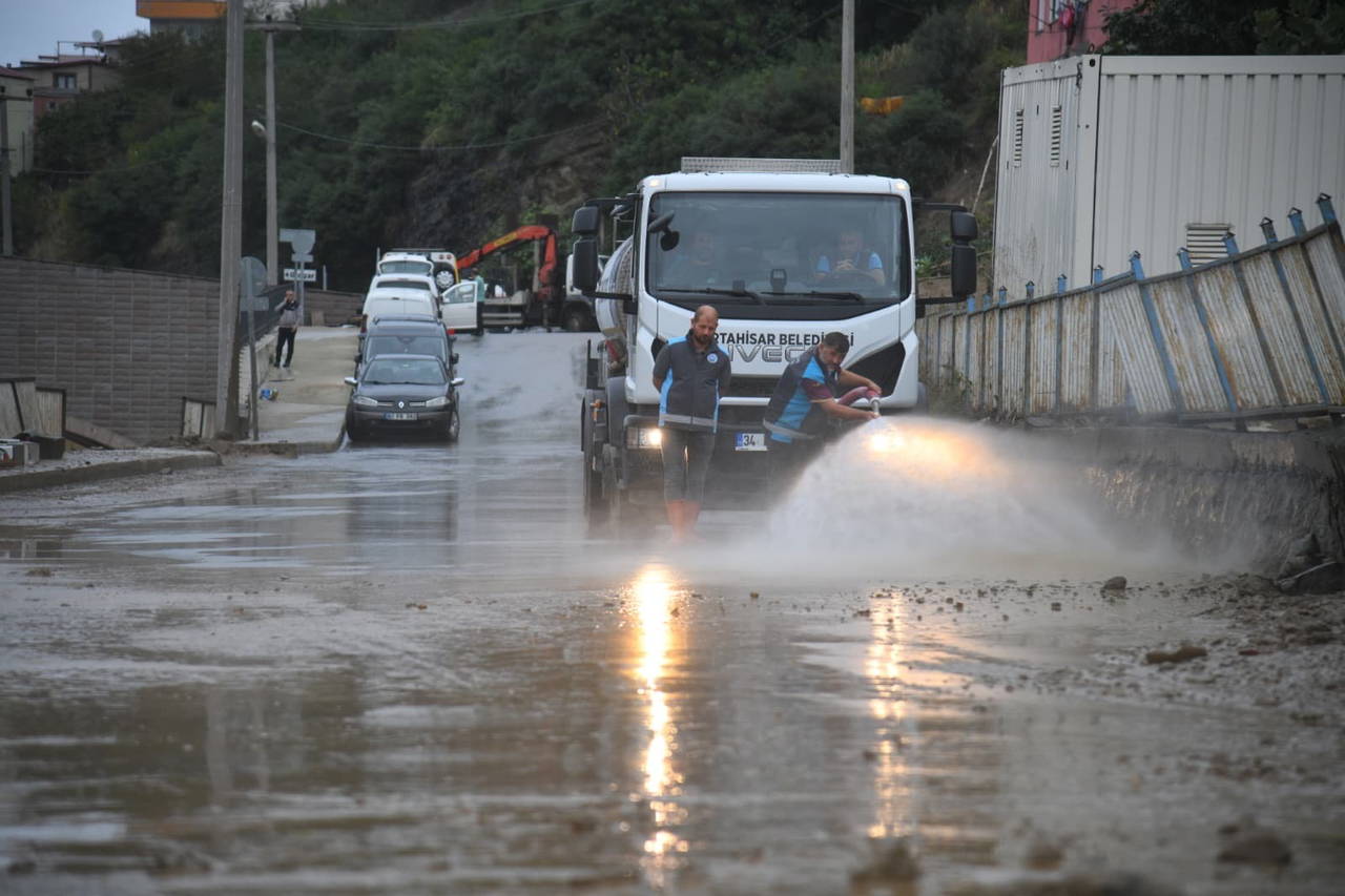 Ortahisar’da Suyun Yükselişi: Belediye Ekipleri Acil Müdahalede
