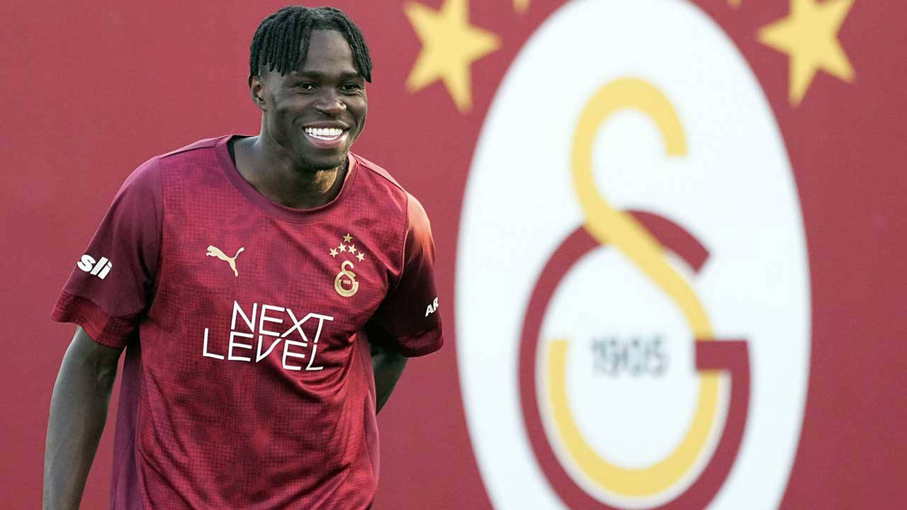 Wilfried Singo, Galatasaray'da ilk antrenmanına çıktı
