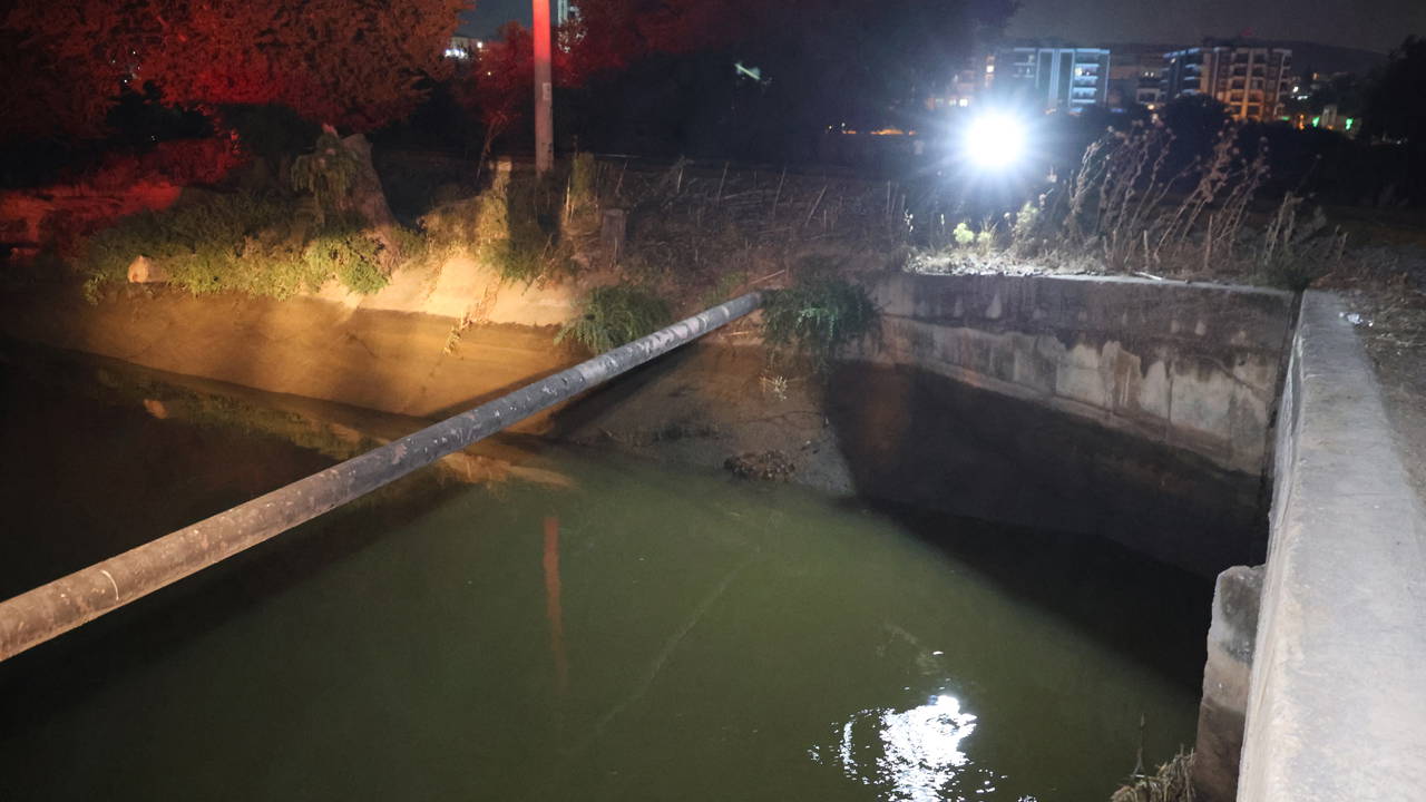 İzmir'de sulama kanalında akıntıya kapıldılar