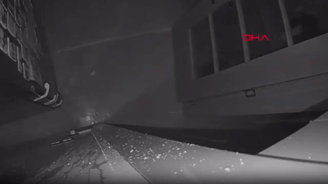 Bursa'da yeni bir binanın tavanı çöktü!