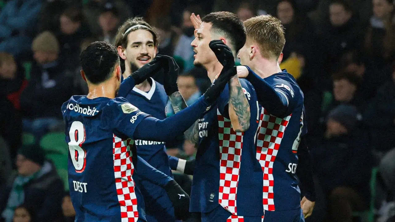 PSV Eindhoven şampiyonluğa koşuyor: Puan farkı 17...