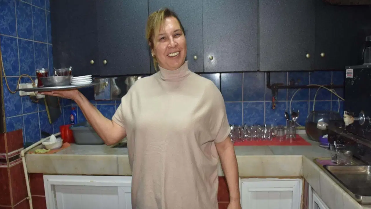 25 yillik baskani devirip, kahvecilerin ilk kadin baskani oldu