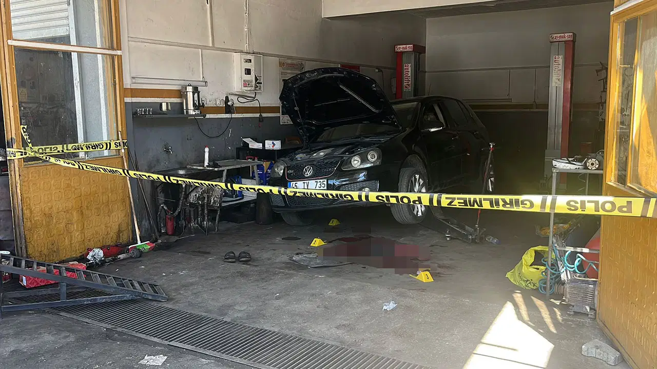 Kütahya'da otomobilin altında kalan tamirci hayatını kaybetti