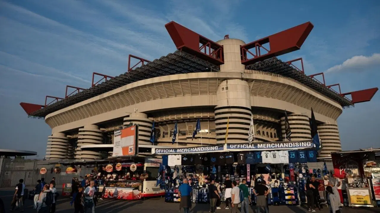 Milan ve Inter kulüpleri, San Siro Stadı'nı satın aldı