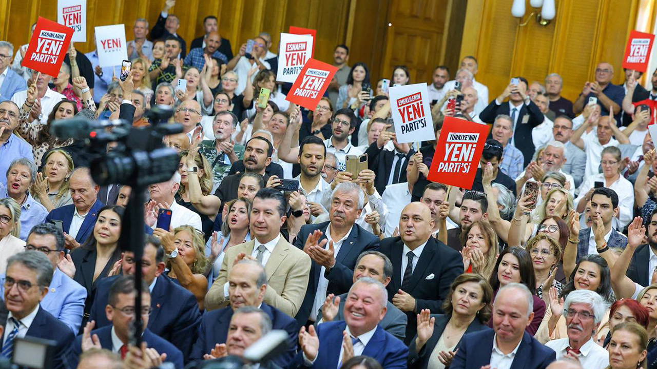 Van’da CHP’den istifa eden 2 ilçe başkanı YENİ Parti’ye katıldı