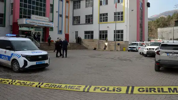 Okulda gizemli 'koku' paniği!