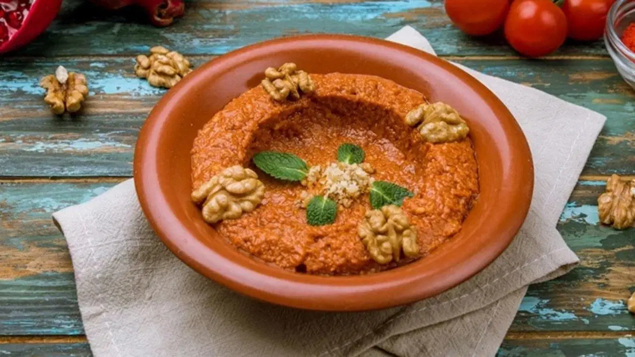 Meze sofralarının vazgeçilmezi: Antakya usulü muhammara tarifi