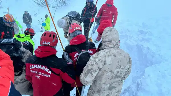 AFAD: 'Hava koşulları nedeniyle mahsur kalan 2 bin 688 kişi güvenli bölgelere tahliye edildi'
