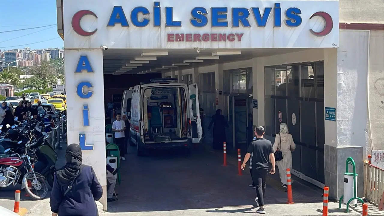 Yanan araçta 4 çocuk annesinin cesedi bulundu: 4 gözaltı