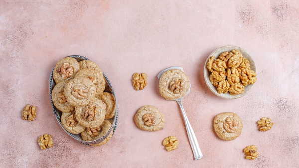 Çay saatlerinin vazgeçilmezi: Cevizli kurabiye tarifi...