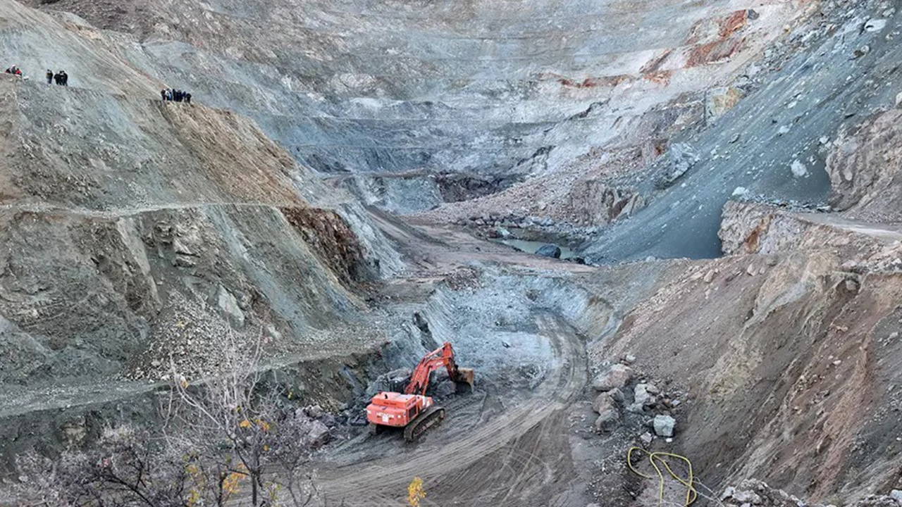 Sivas'ta göçük altındaki madenci için çalışmalar sürüyor