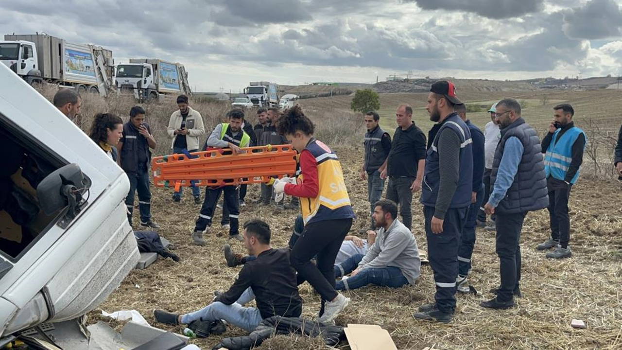 Çöp kamyonu metrelerce yüksekten şarampole uçtu: Yaralılar var!